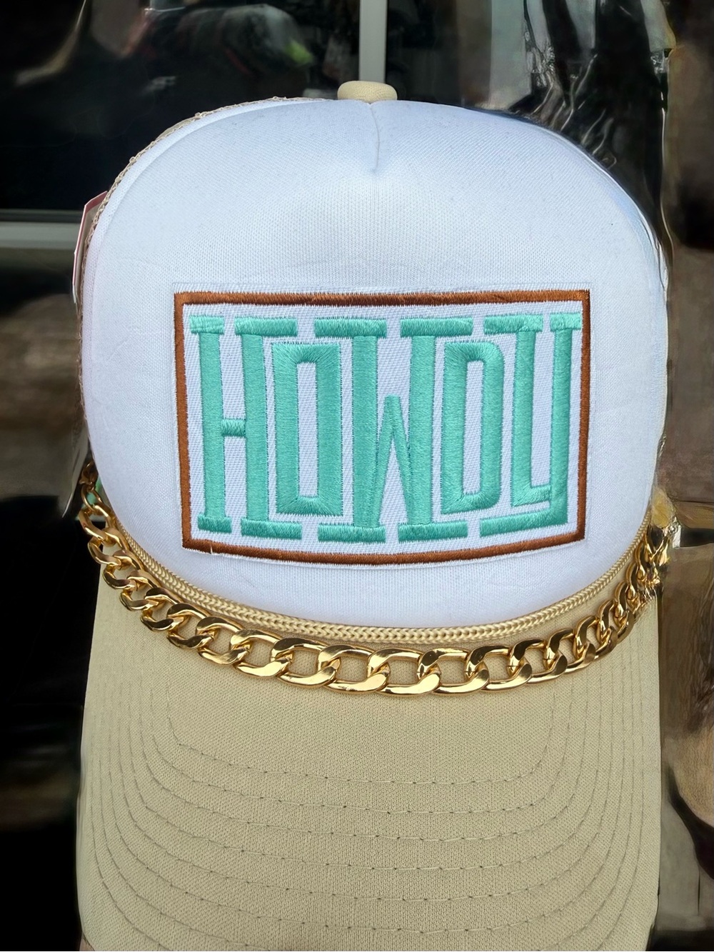 Howdü Embroidered Trucker Hat with Gold Chain - White & Tan